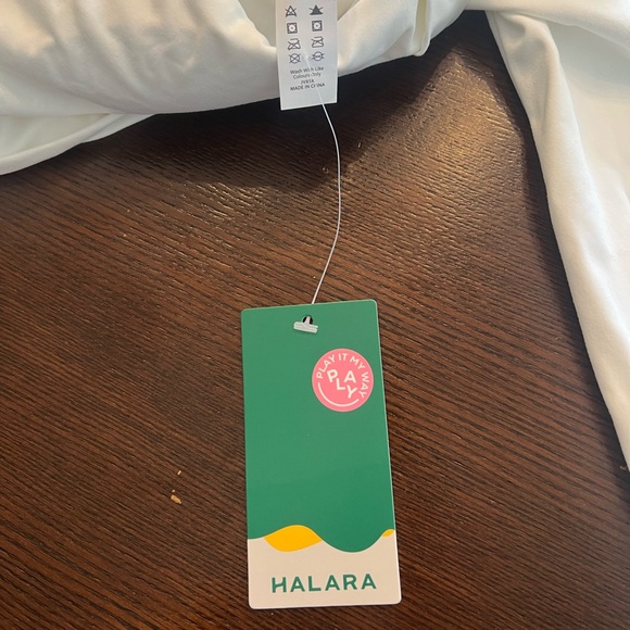 NWT Halara crop top sport with thumb holes. Buttery white with pads and support - Picture 12 of 12